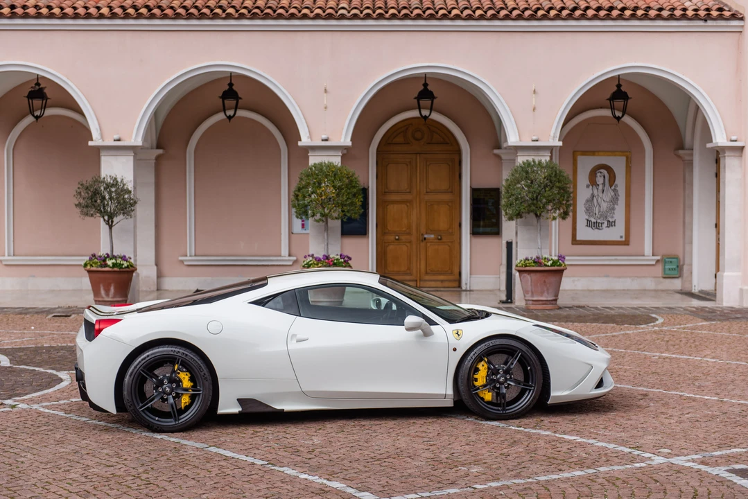 2015 Ferrari 458 Speciale - Image 8 of 31
