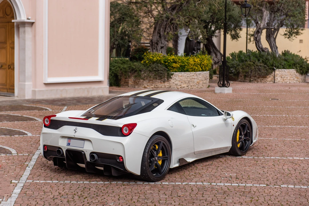 2015 Ferrari 458 Speciale - Image 7 of 31