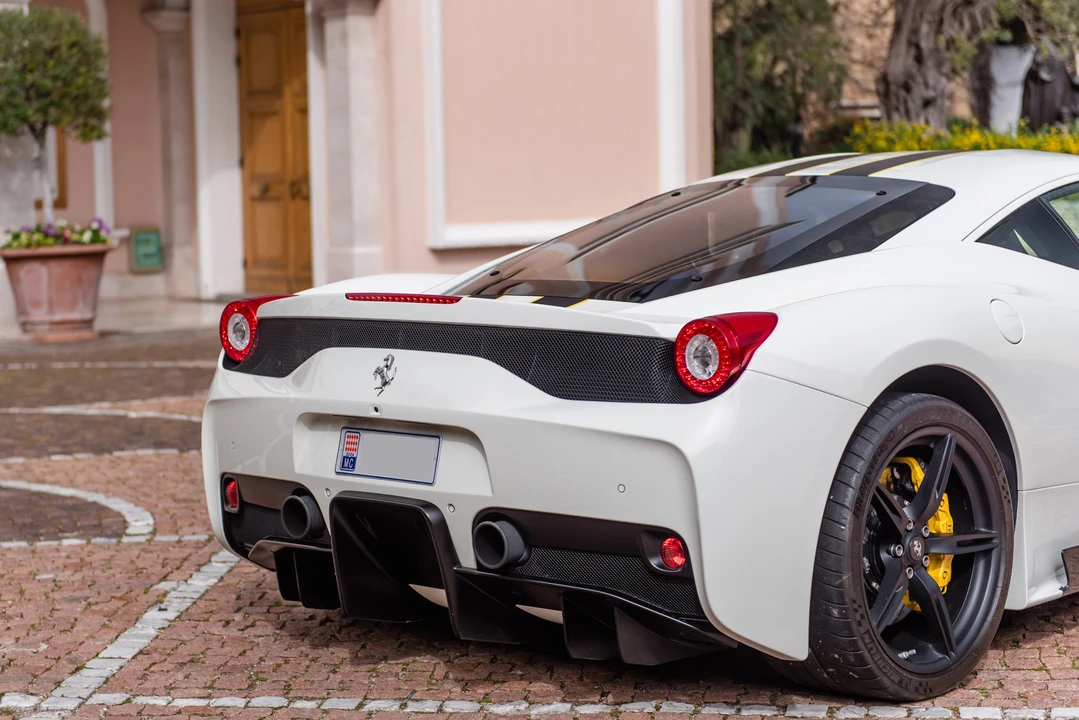 2015 Ferrari 458 Speciale - Image 26 of 31