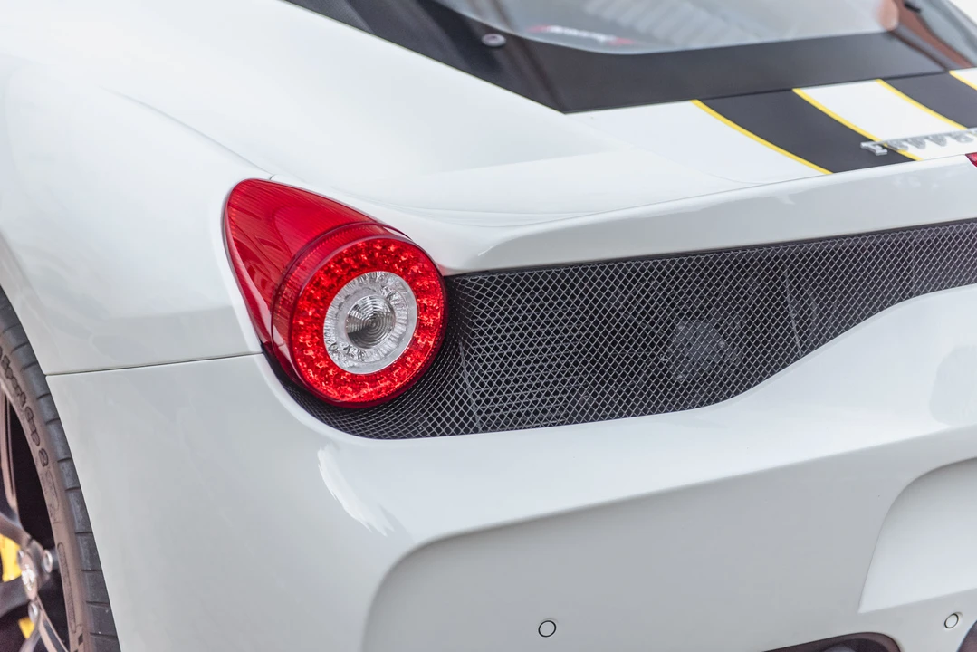 2015 Ferrari 458 Speciale - Image 28 of 31