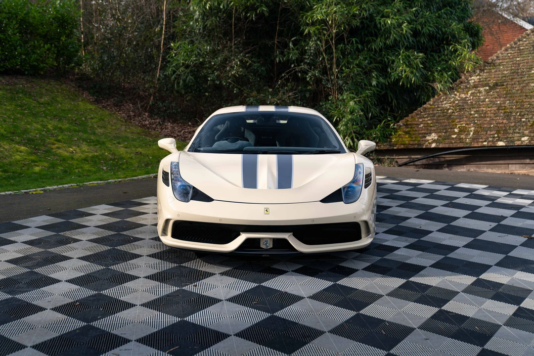 2015 Ferrari 458 Speciale - Image 9 of 31