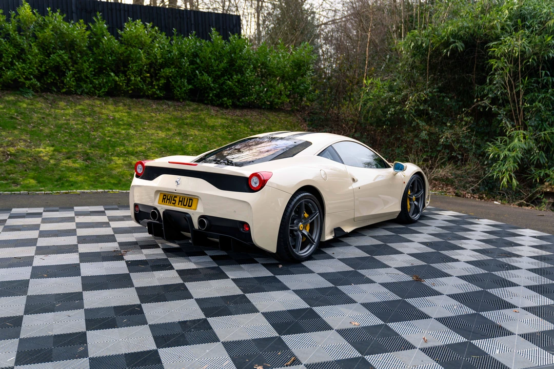 2015 Ferrari 458 Speciale - Image 6 of 31