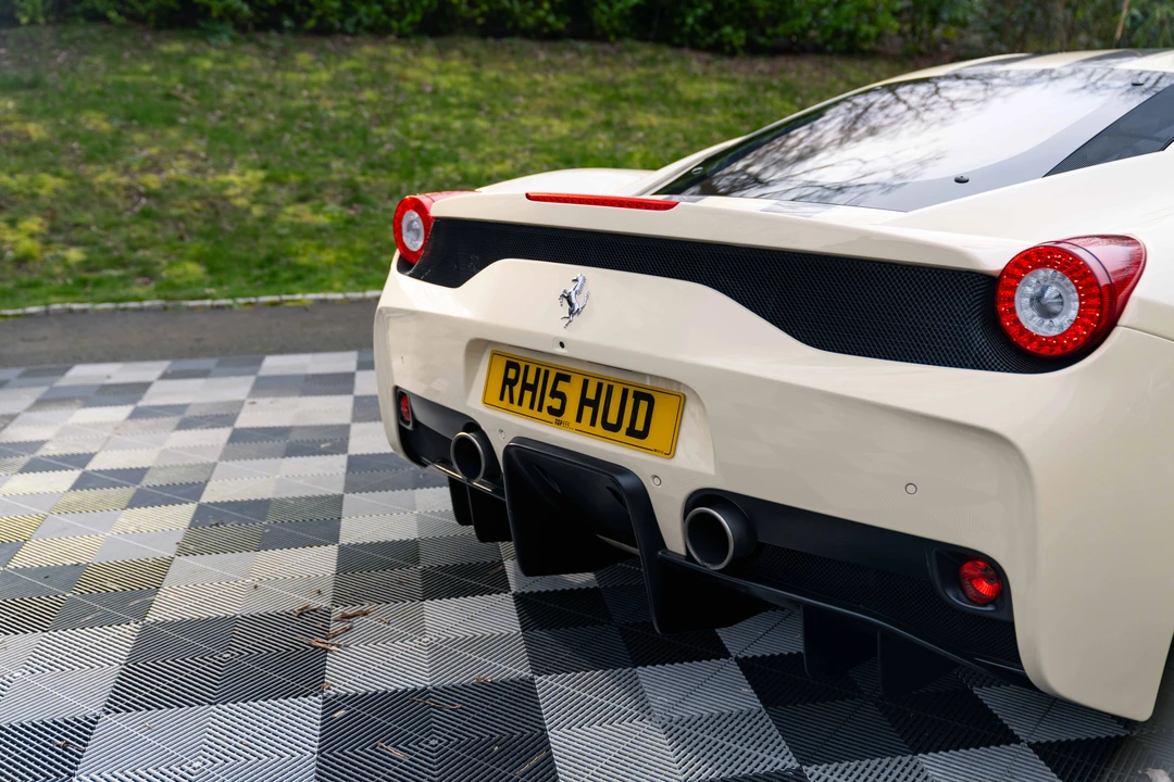 2015 Ferrari 458 Speciale - Image 24 of 31