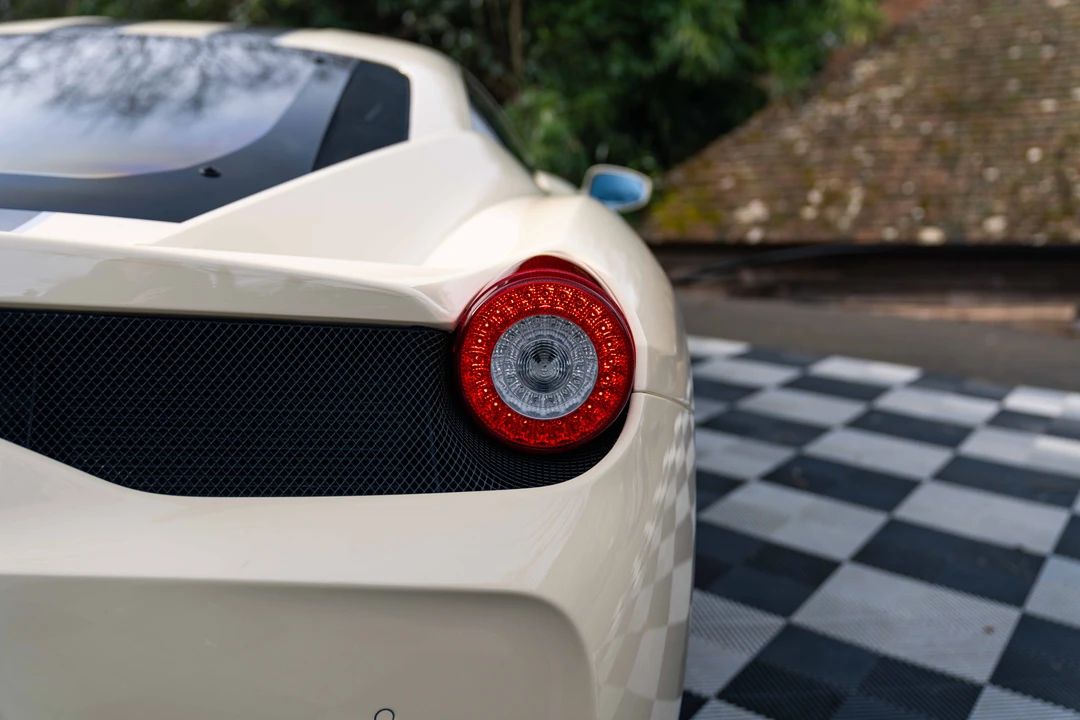 2015 Ferrari 458 Speciale - Image 25 of 31
