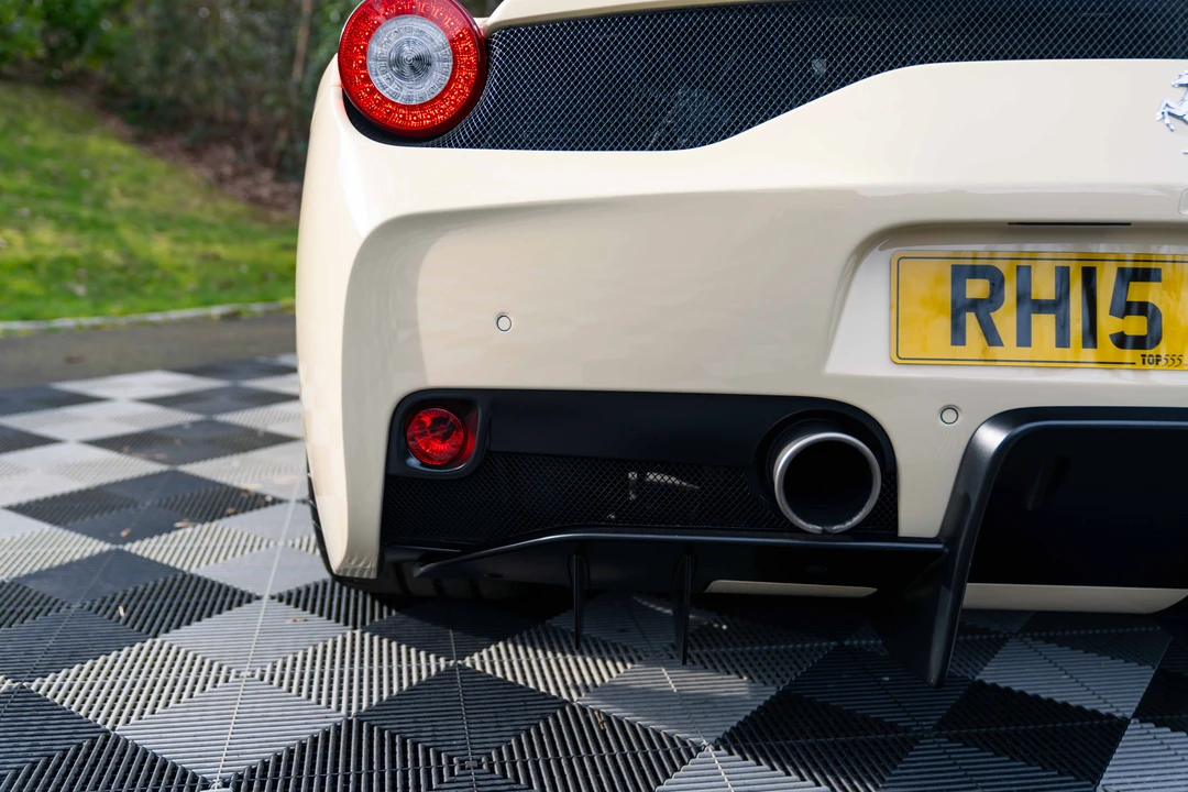 2015 Ferrari 458 Speciale - Image 27 of 31
