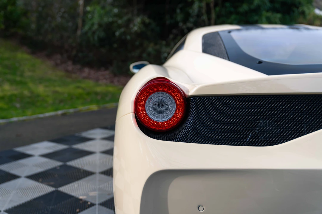 2015 Ferrari 458 Speciale - Image 28 of 31