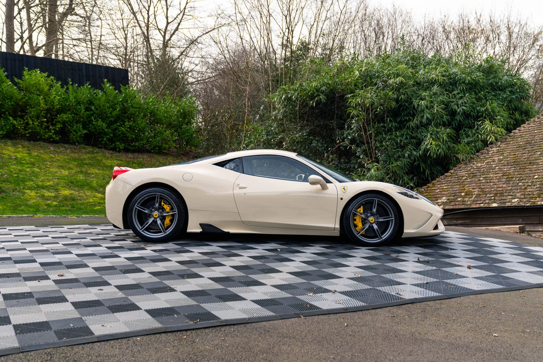 2015 Ferrari 458 Speciale - Image 7 of 31