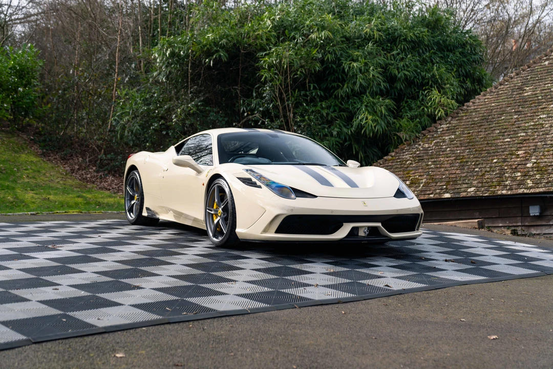 2015 Ferrari 458 Speciale - Image 8 of 31