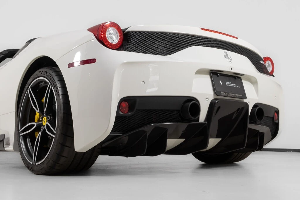 2015 Ferrari 458 Speciale - Image 25 of 31