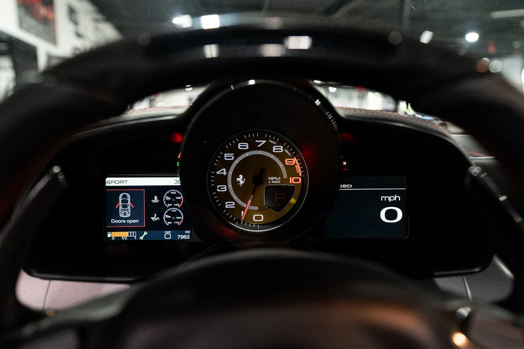 2015 Ferrari 458 Spider - Image 24 of 31