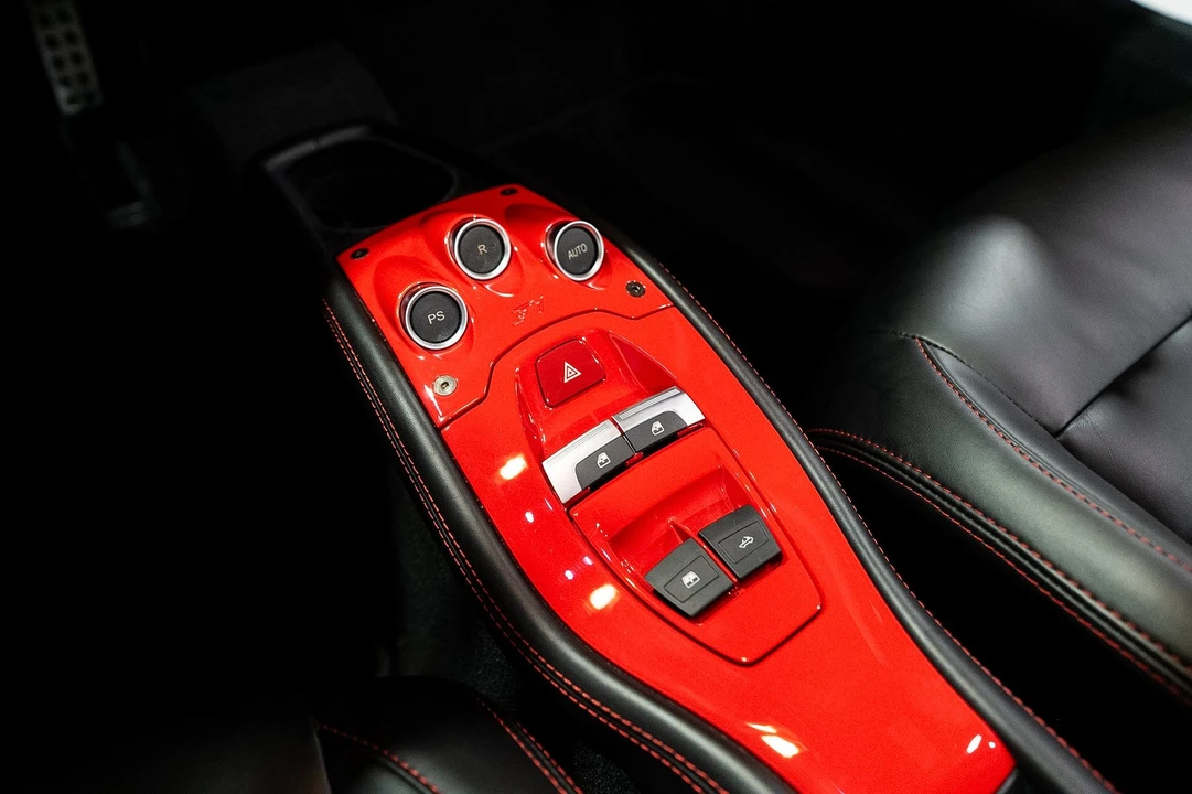 2015 Ferrari 458 Spider - Image 26 of 31