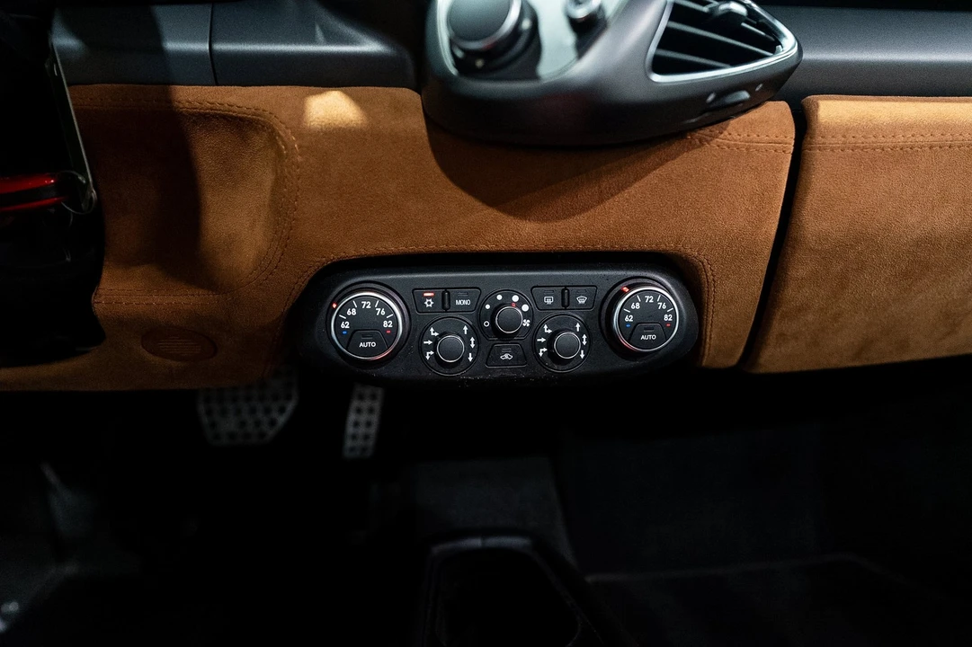 2015 Ferrari 458 Spider - Image 25 of 31