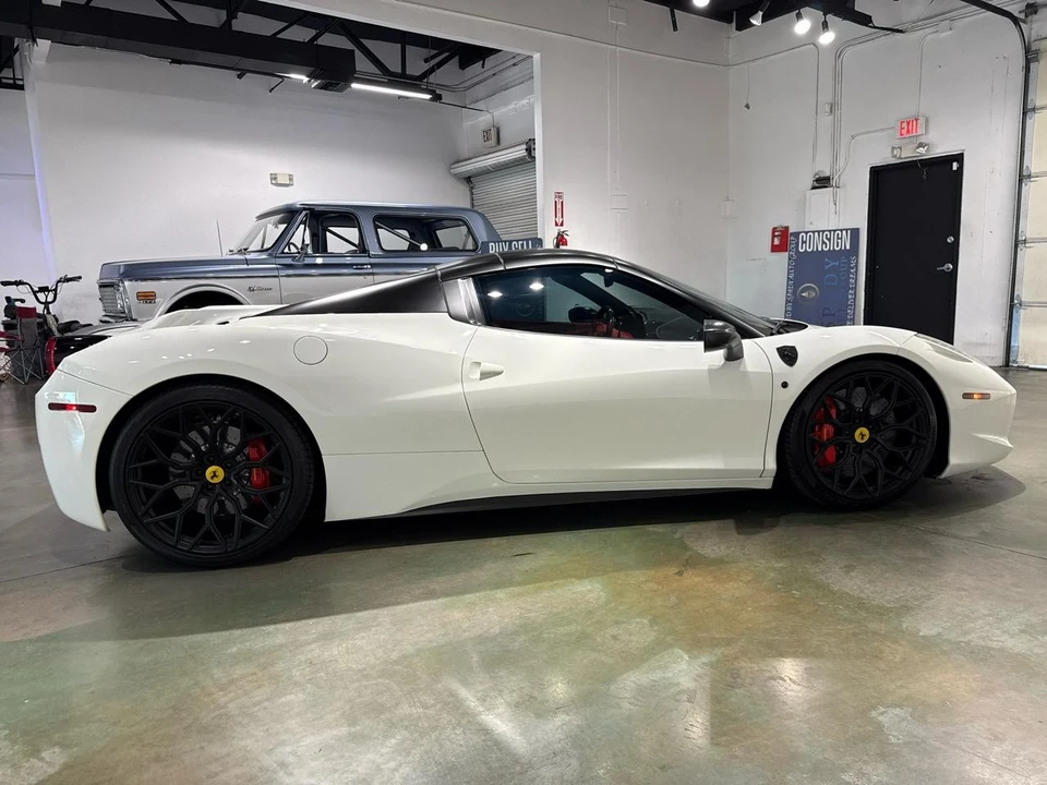 2015 Ferrari 458 Spider - Image 11 of 31