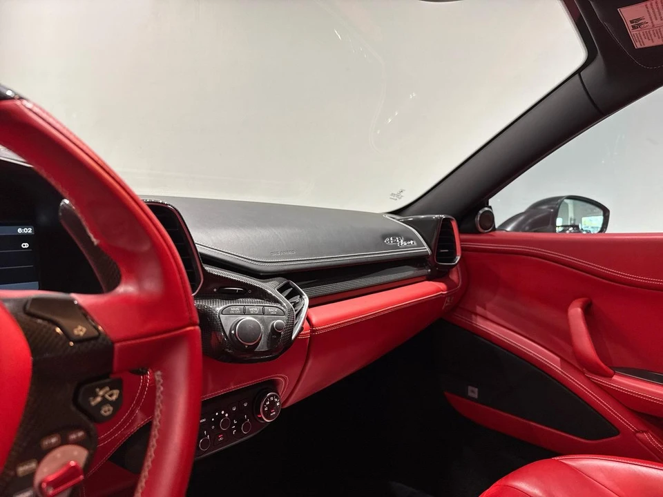 2015 Ferrari 458 Spider - Image 26 of 31
