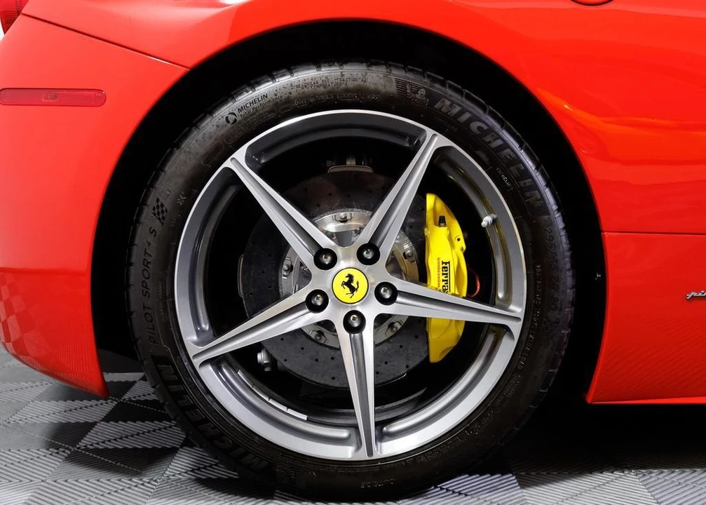 2015 Ferrari 458 Spider - Image 11 of 31