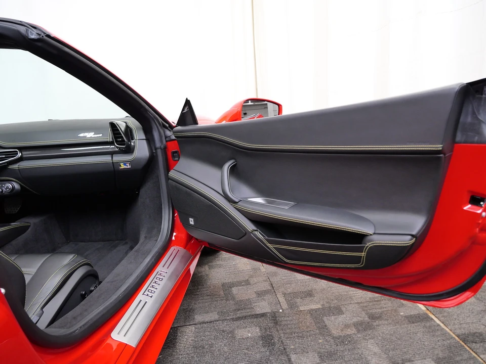 2015 Ferrari 458 Spider - Image 14 of 31