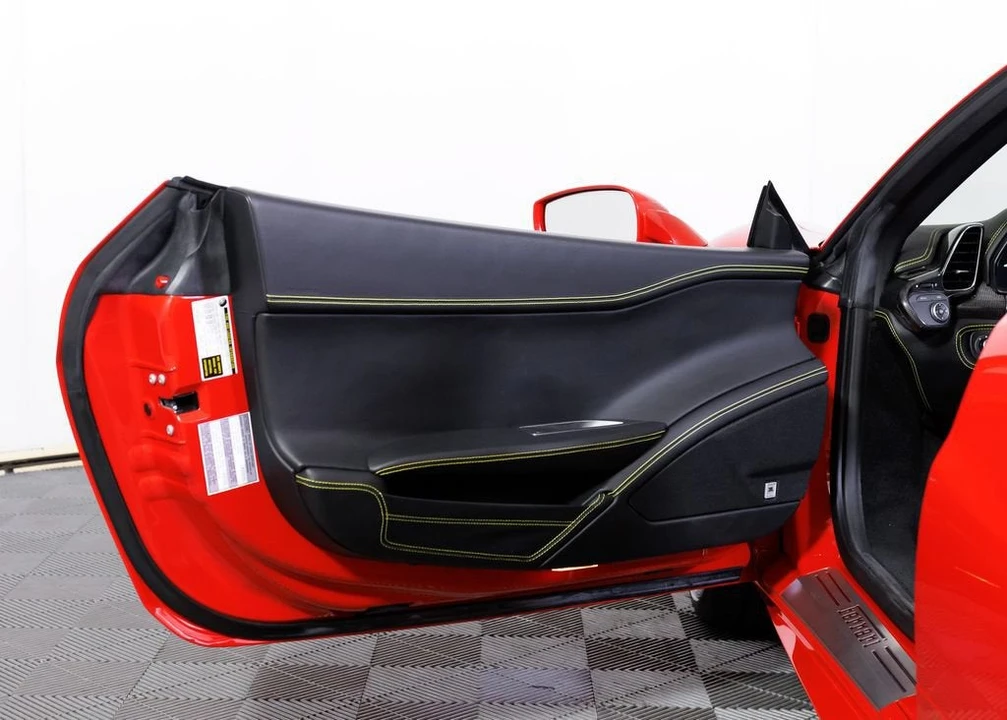 2015 Ferrari 458 Spider - Image 24 of 31