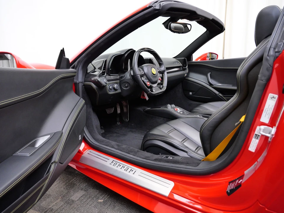 2015 Ferrari 458 Spider - Image 17 of 31