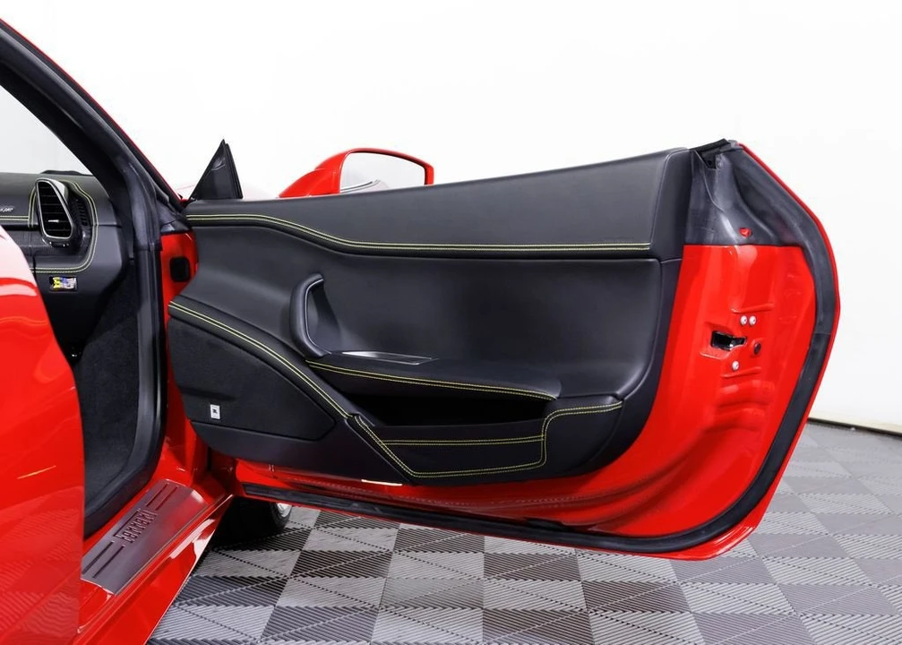 2015 Ferrari 458 Spider - Image 22 of 31
