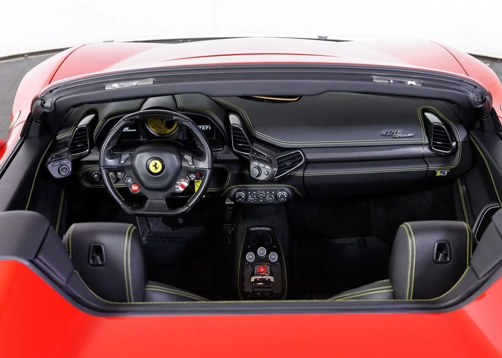 2015 Ferrari 458 Spider - Image 26 of 31
