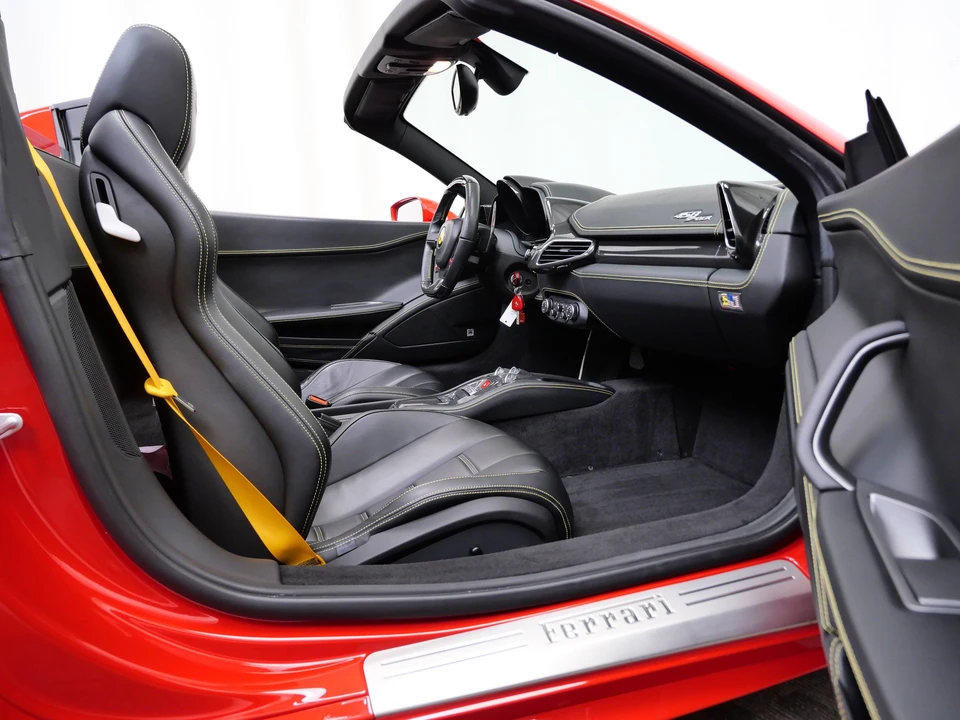 2015 Ferrari 458 Spider - Image 15 of 31