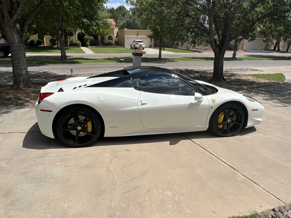 2015 Ferrari 458 Spider - Image 26 of 31