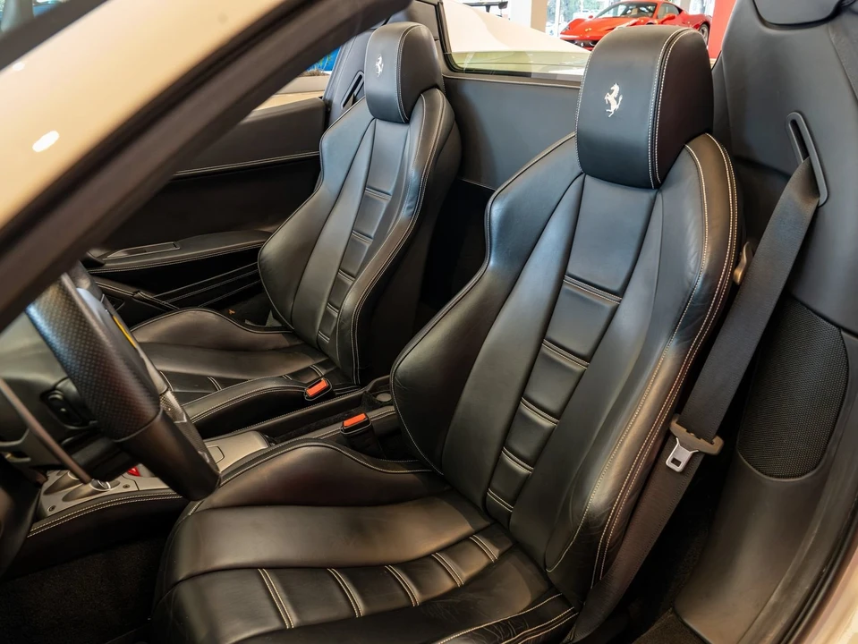 2015 Ferrari 458 Spider - Image 11 of 31