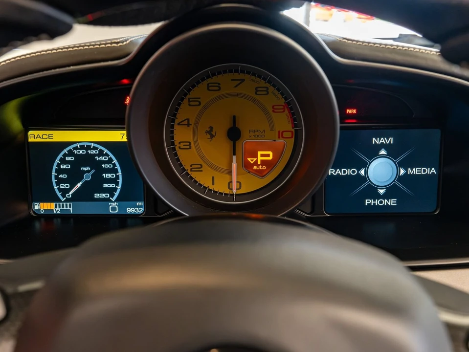 2015 Ferrari 458 Spider - Image 13 of 31