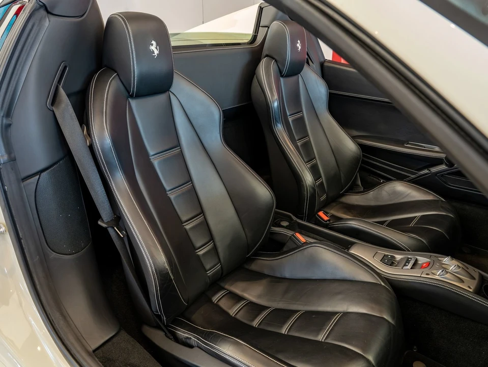 2015 Ferrari 458 Spider - Image 19 of 31