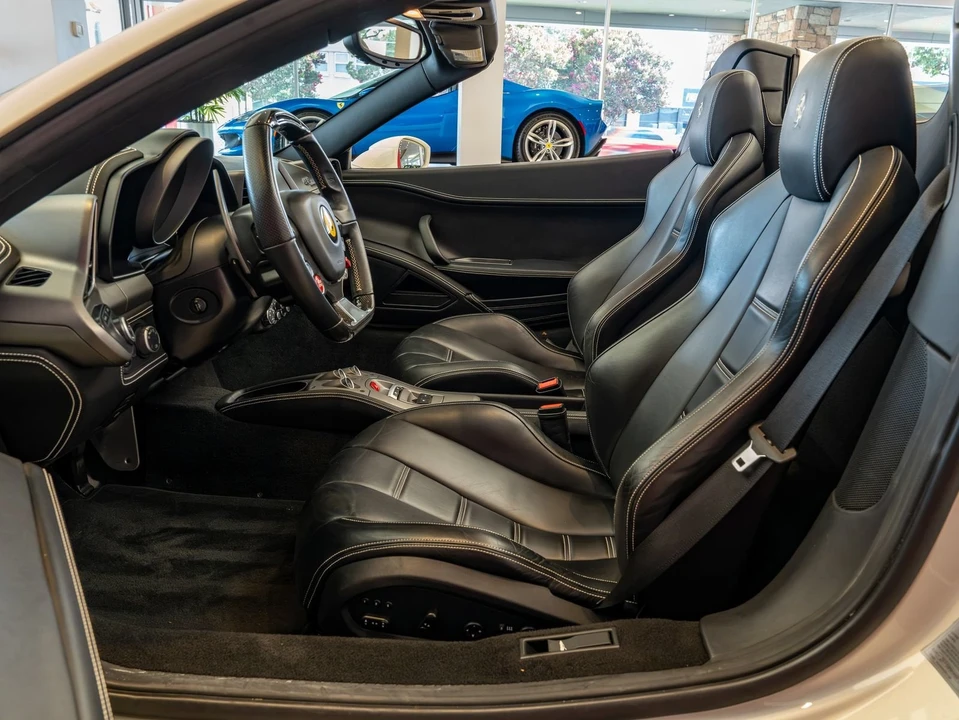 2015 Ferrari 458 Spider - Image 10 of 31