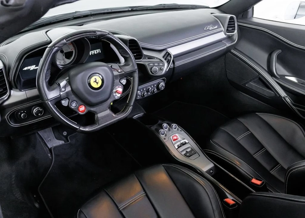 2015 Ferrari 458 Spider - Image 25 of 31