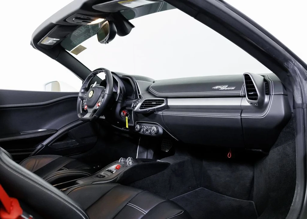 2015 Ferrari 458 Spider - Image 24 of 31