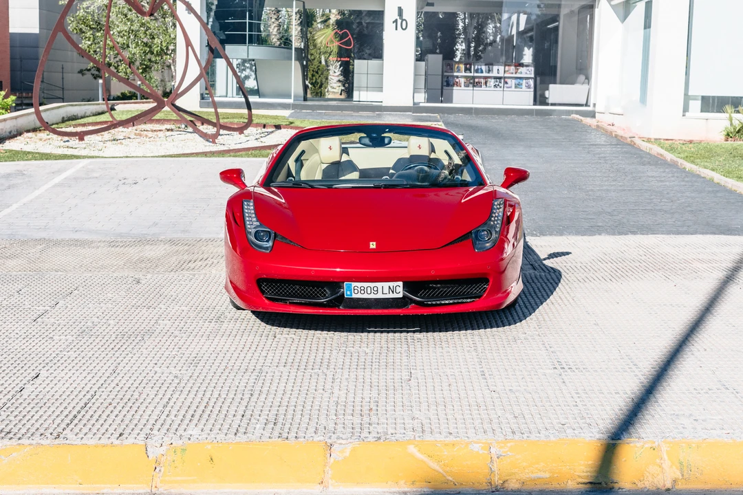 2015 Ferrari 458 Spider - Image 11 of 31