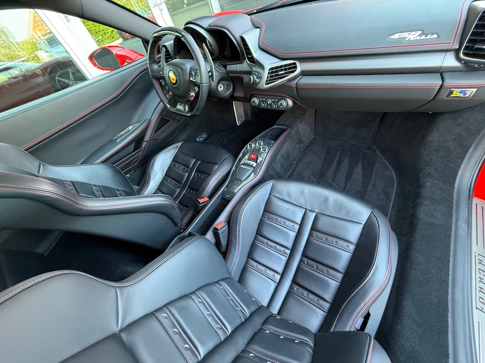 2015 Ferrari 458 - Image 24 of 31
