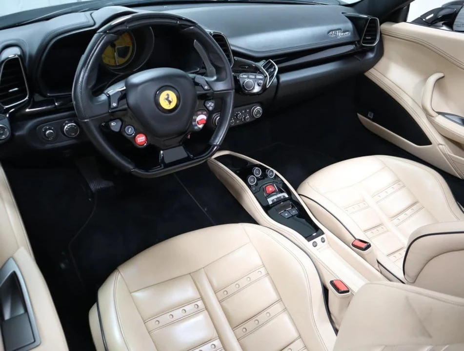 2015 Ferrari 458 Italia - Image 16 of 19