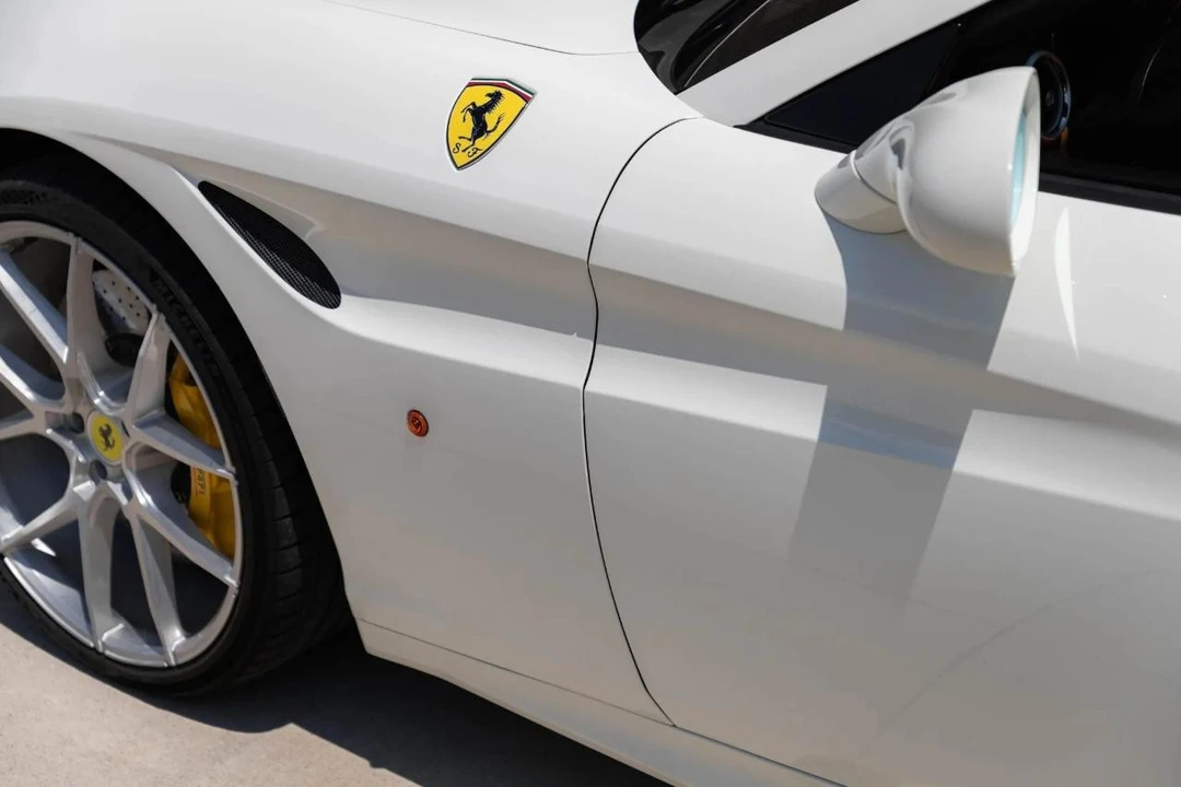 2015 Ferrari California T - Image 28 of 31