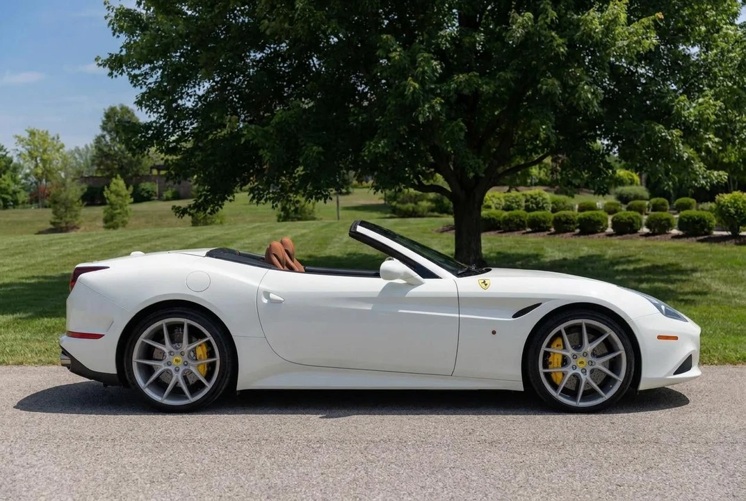 2015 Ferrari California T - Image 3 of 31
