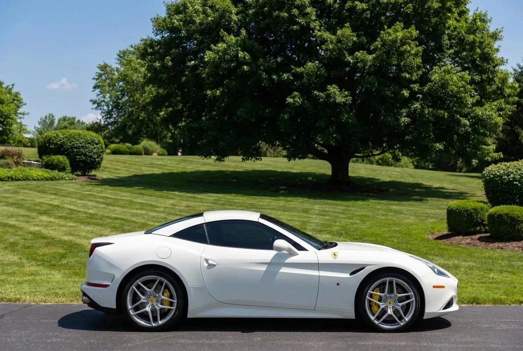 2015 Ferrari California T - Image 8 of 31