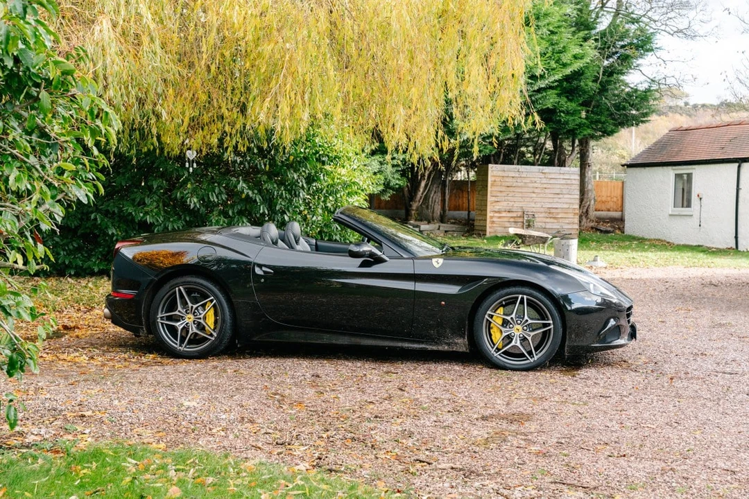2015 Ferrari California T - Image 8 of 30
