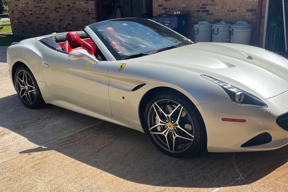 2015 Ferrari California T - Image 8 of 10