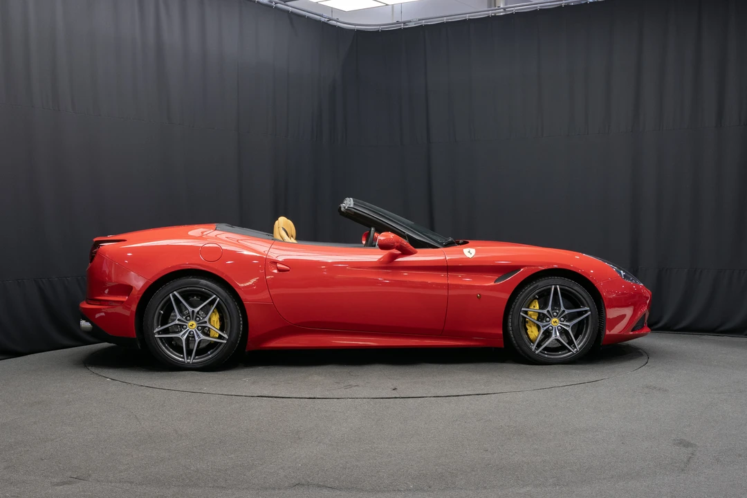 2015 Ferrari California T - Image 4 of 31