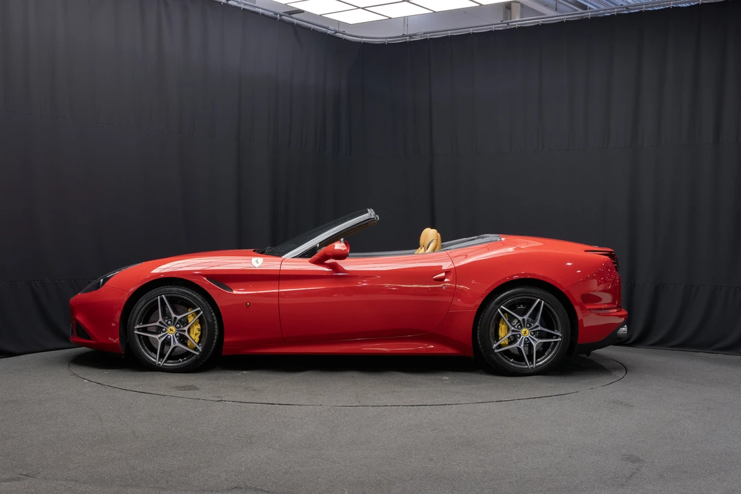 2015 Ferrari California T - Image 8 of 31