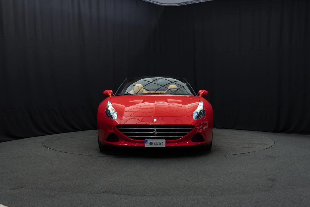 2015 Ferrari California T - Image 10 of 31