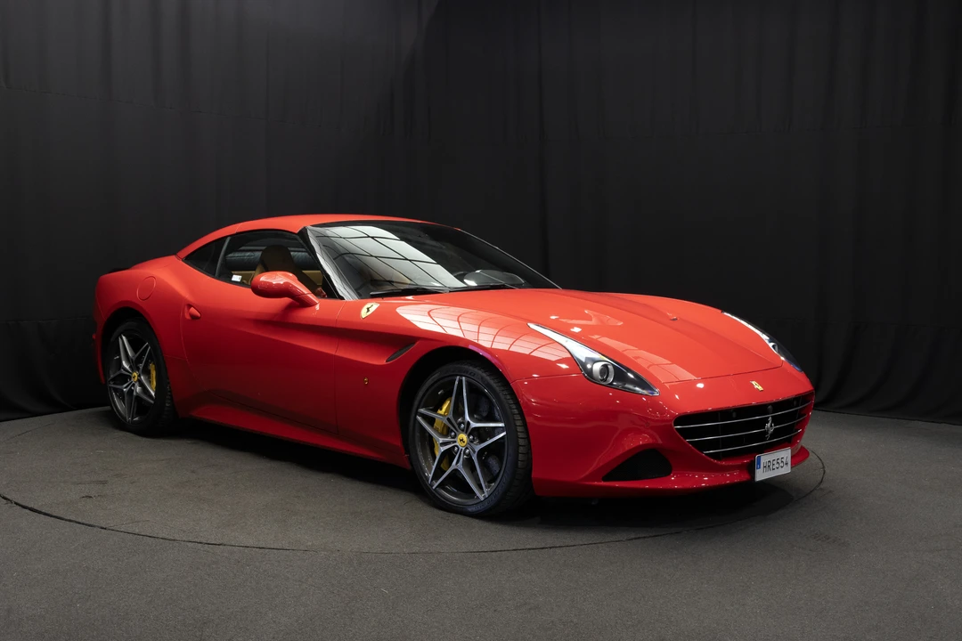 2015 Ferrari California T - Image 12 of 31