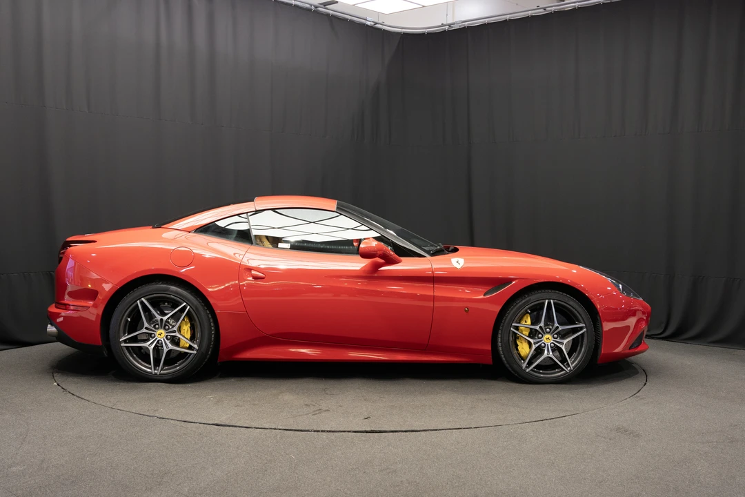 2015 Ferrari California T - Image 13 of 31