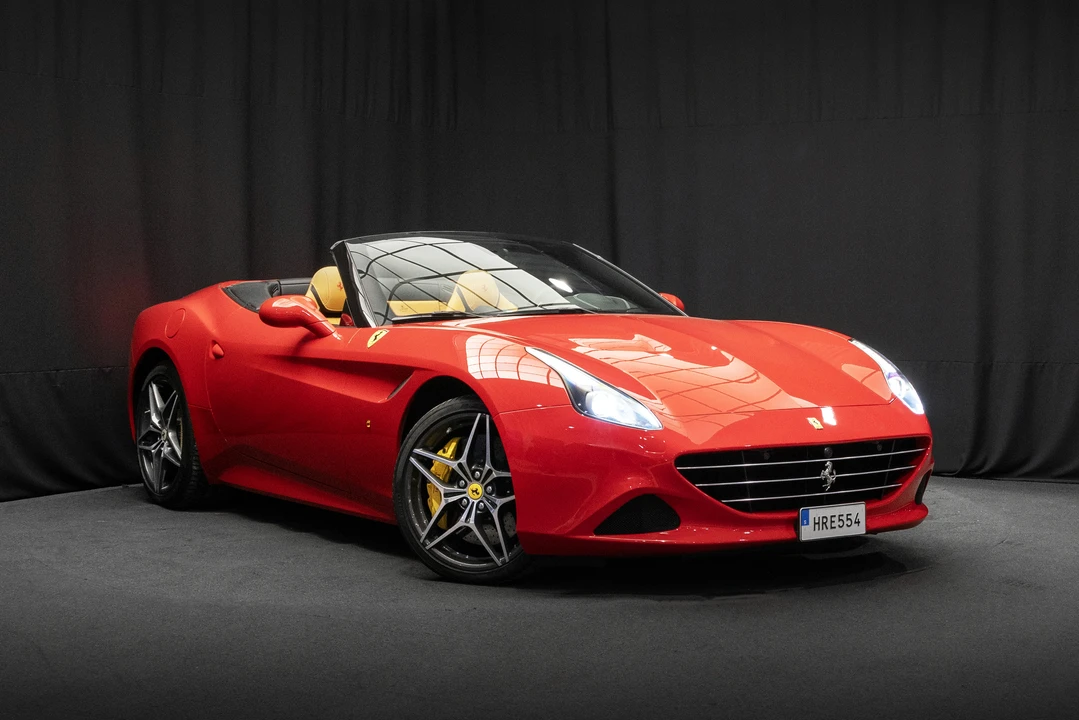 2015 Ferrari California T - Image 2 of 31
