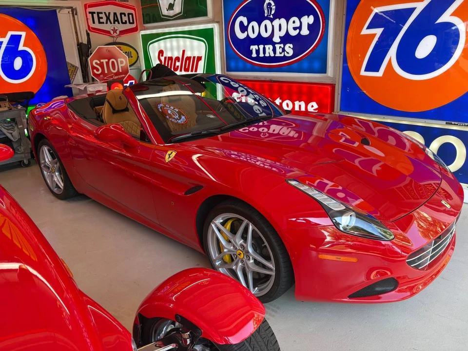 2015 Ferrari California T - Image 10 of 24