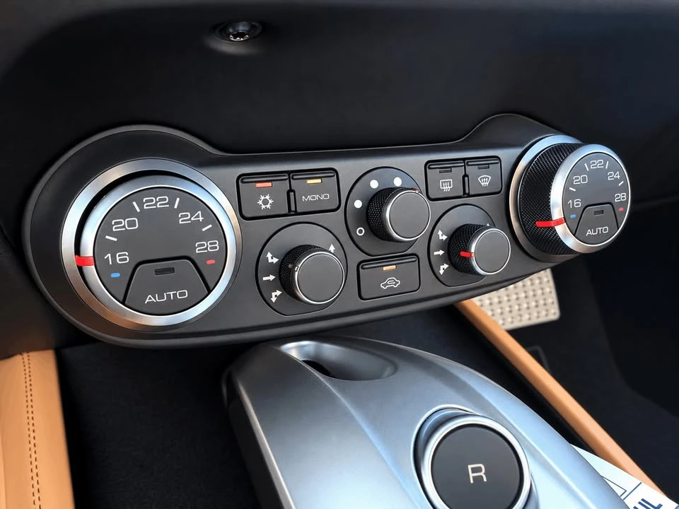 2015 Ferrari California T - Image 13 of 18