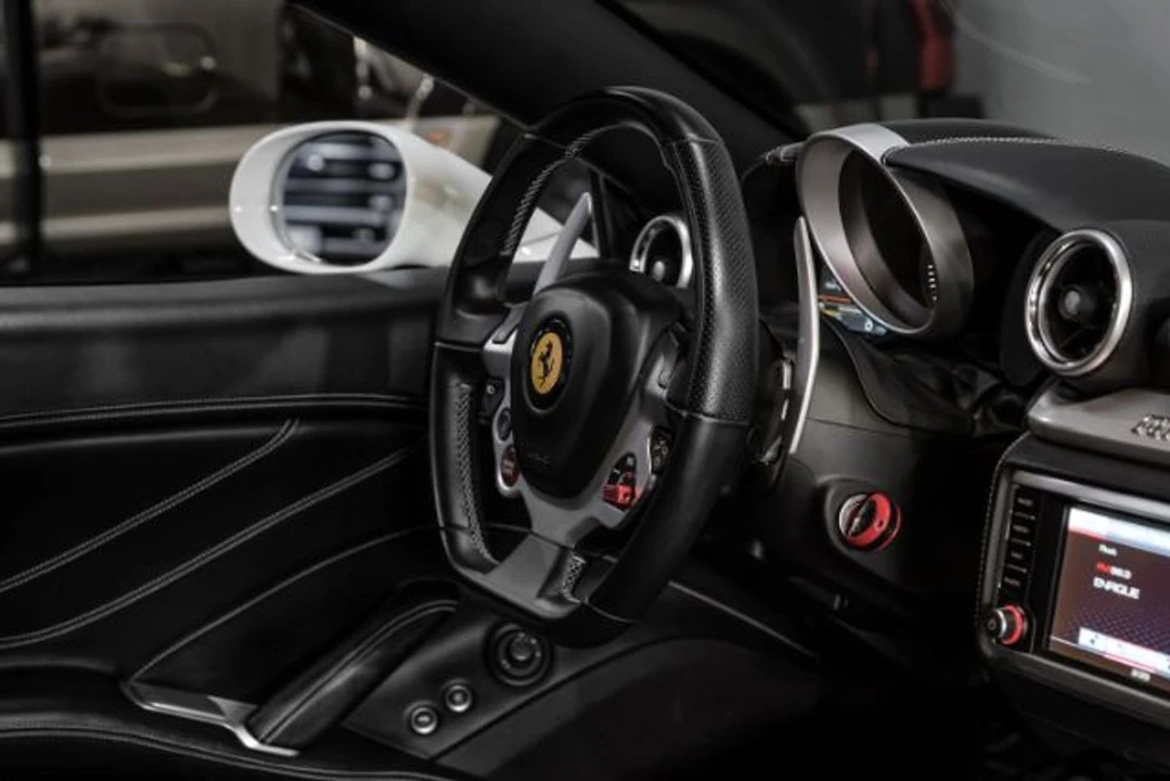 2015 Ferrari California T - Image 20 of 31