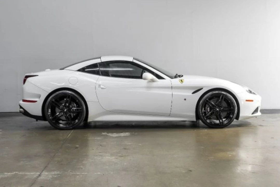 2015 Ferrari California T - Image 10 of 21